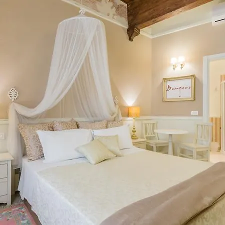 Vecchia Rooms&apartments 4*