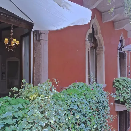 Vecchia Rooms&apartments 4*